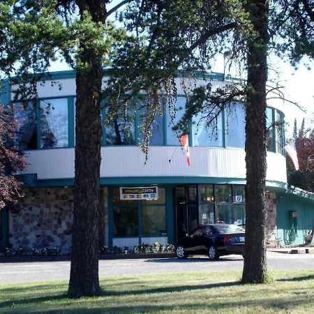 Falcon Lake Hotel Экстерьер фото
