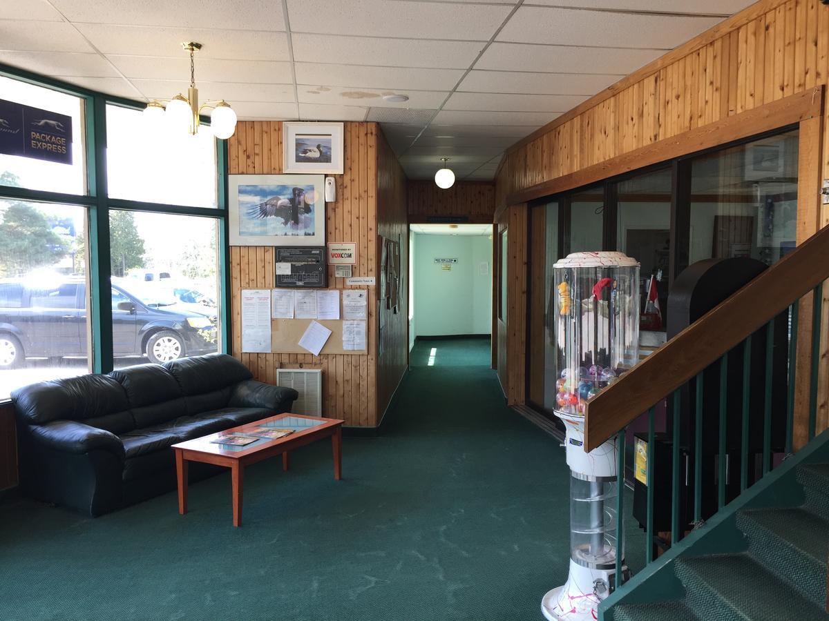 Falcon Lake Hotel Экстерьер фото