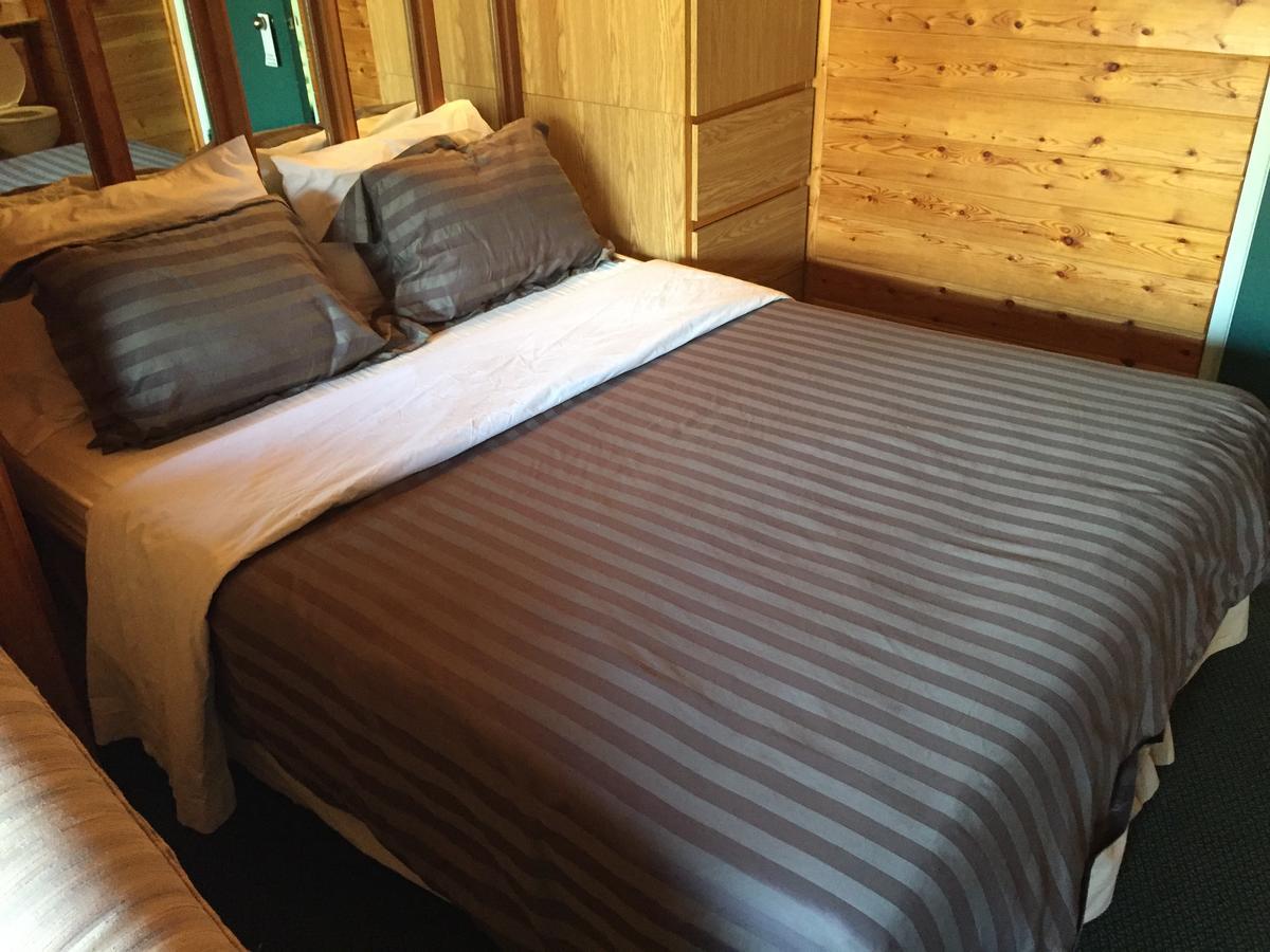 Falcon Lake Hotel Экстерьер фото