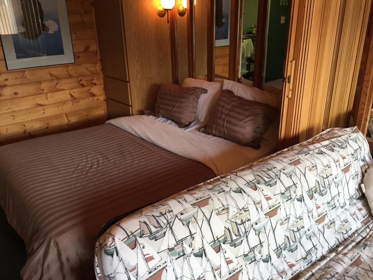 Falcon Lake Hotel Экстерьер фото