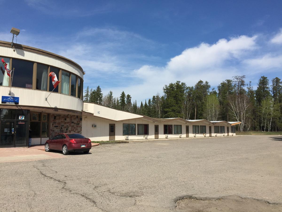 Falcon Lake Hotel Экстерьер фото